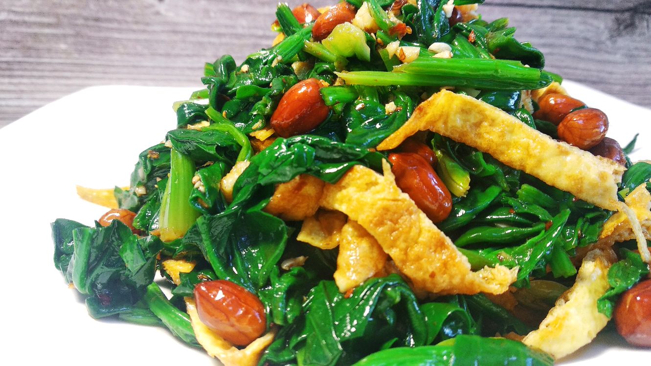 年夜饭大鱼大肉吃多了太腻,来一盘开胃爽口的凉拌菜,下酒又下饭