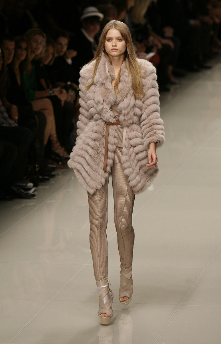 2009年9月22日讯,伦敦,2010纽约时装周(春夏).burberry 品牌秀场.a mo