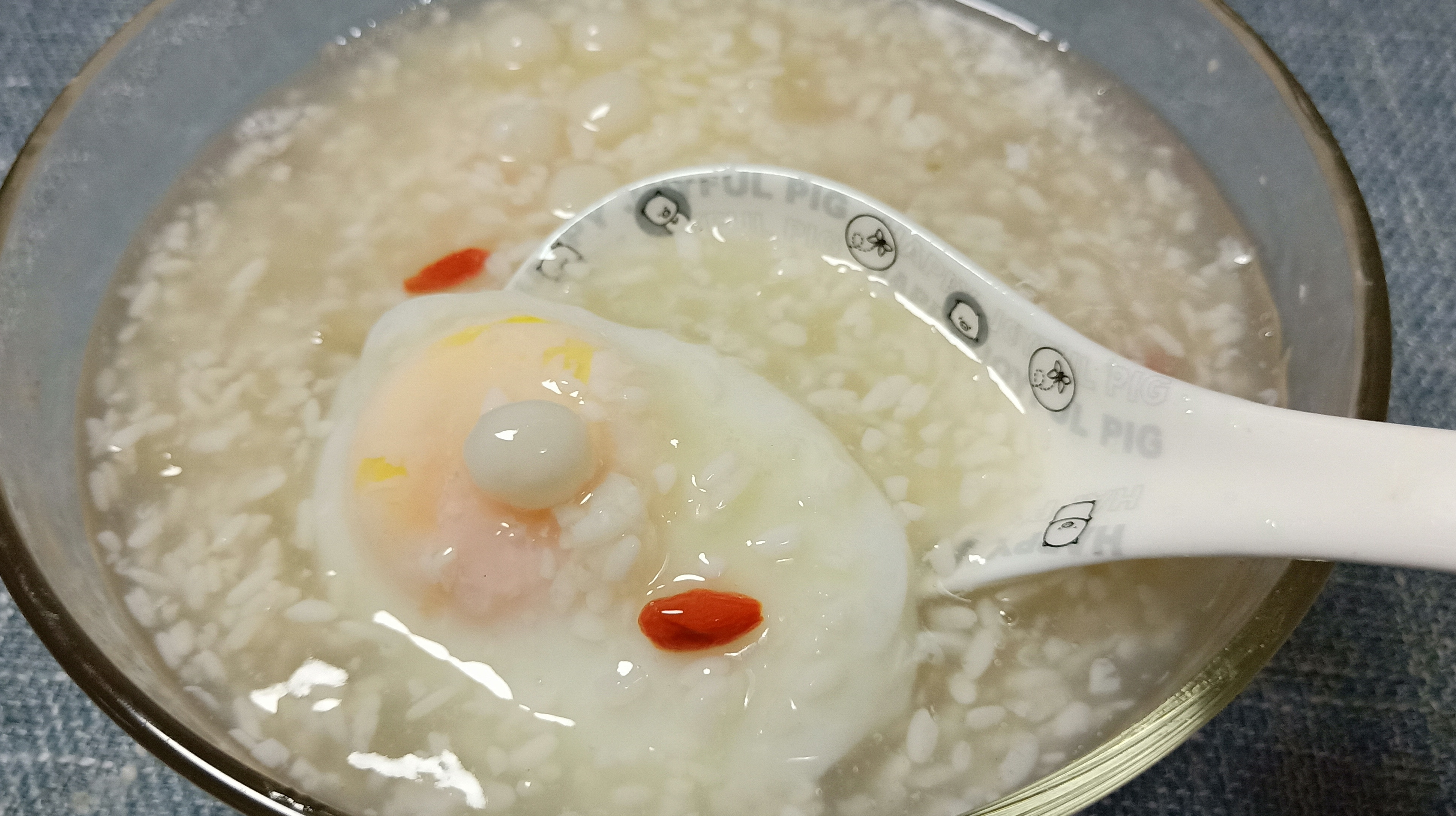 大年初一吃醪糟鸡蛋汤圆,味道香甜味美,寓意来年身体健康