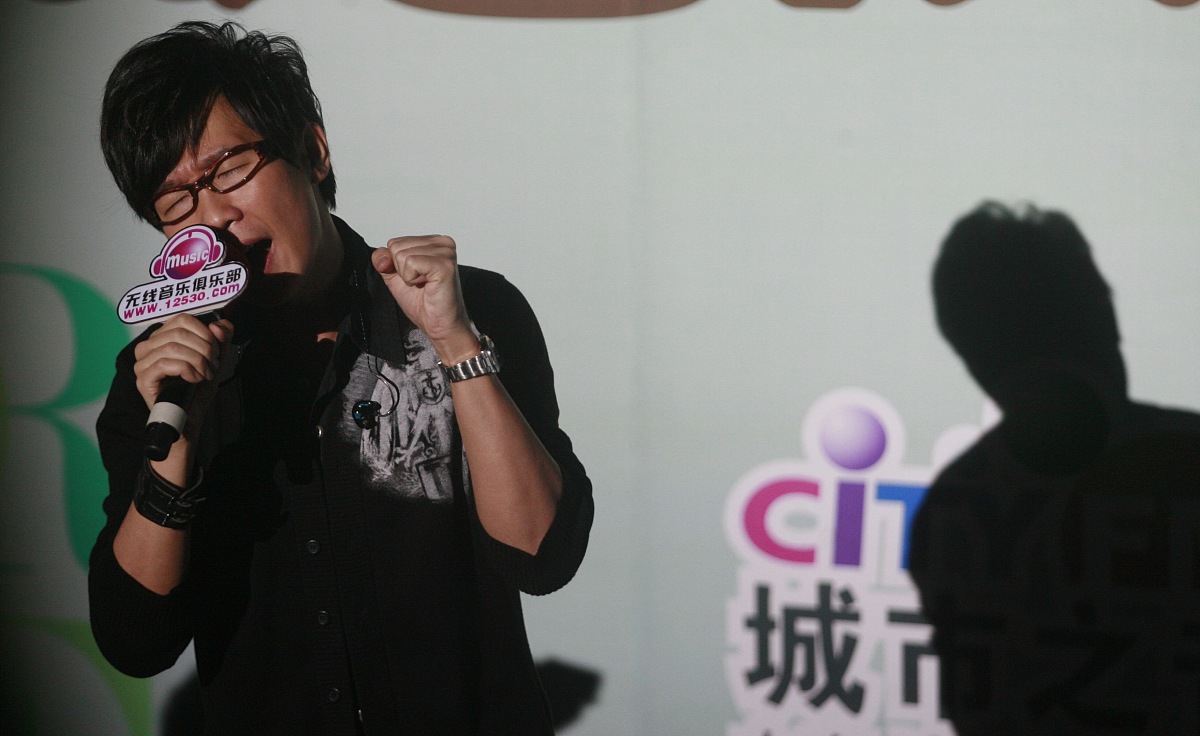 2009年11月16日,济南,"品冠——爱情大富翁"全国巡回歌友会济南站演出