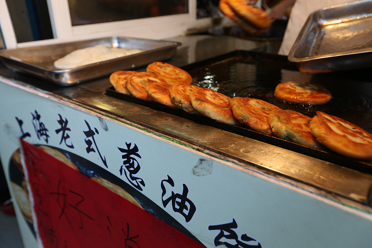 ***_*** 2016年11月9日,上海.继"阿大葱油饼"成为网红后,上海又现"网