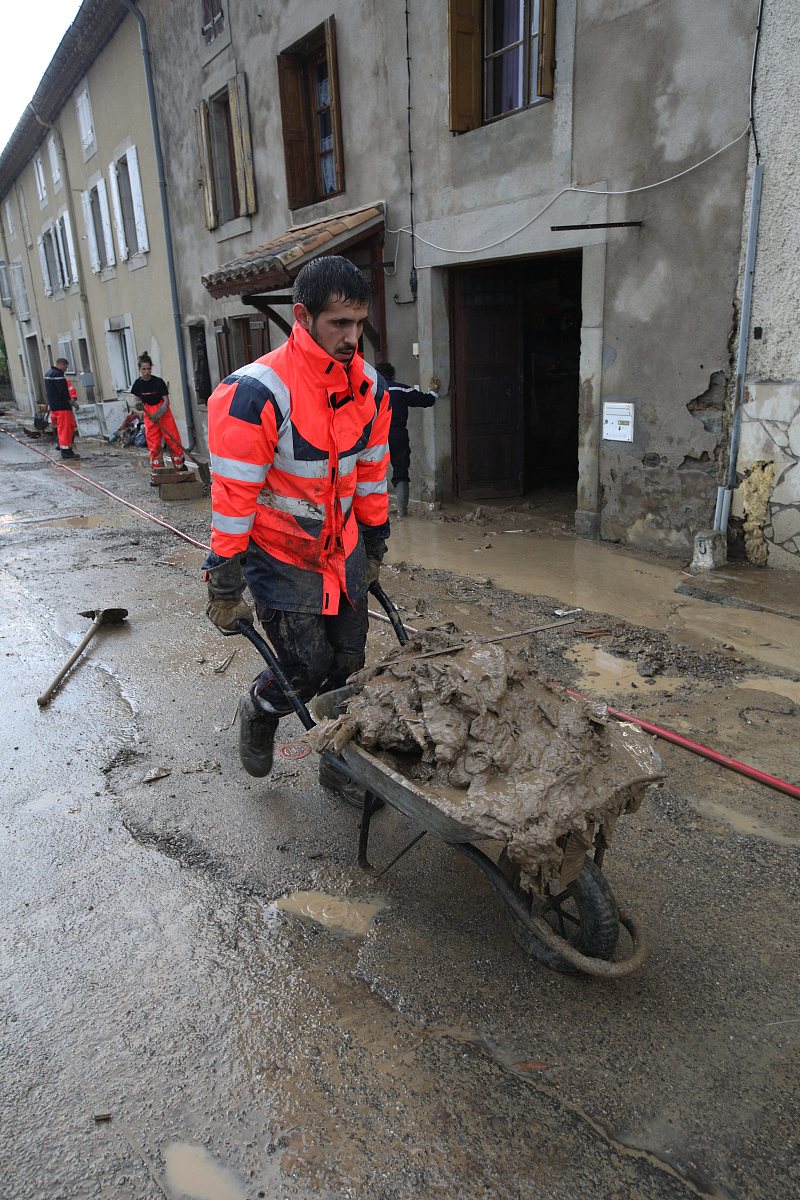 孝感美术学校汽车运用与维修要满足什么条件
