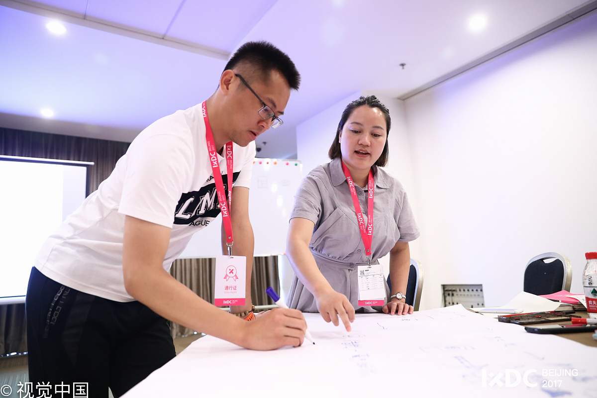 17下列哪些内容在首次拜访客户时不宜向客户介绍？15分A中国电信服务客户的主要优势B中国电信的类似项目案例及中标金额C中国电信的采购管理办法要求要点D中国电信的项目服务流程