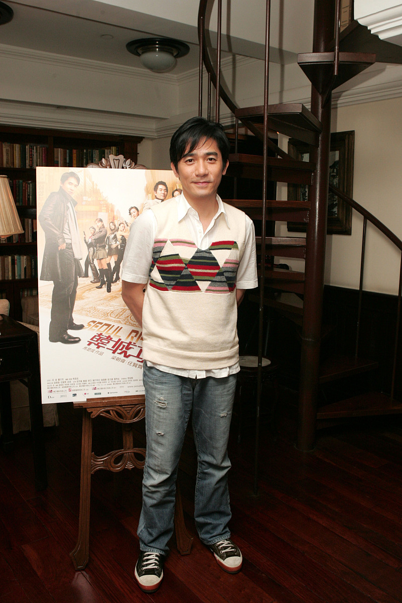 2005年1月25日,《韩国攻略》将在贺岁档期上映,主演梁朝伟接受访问.++