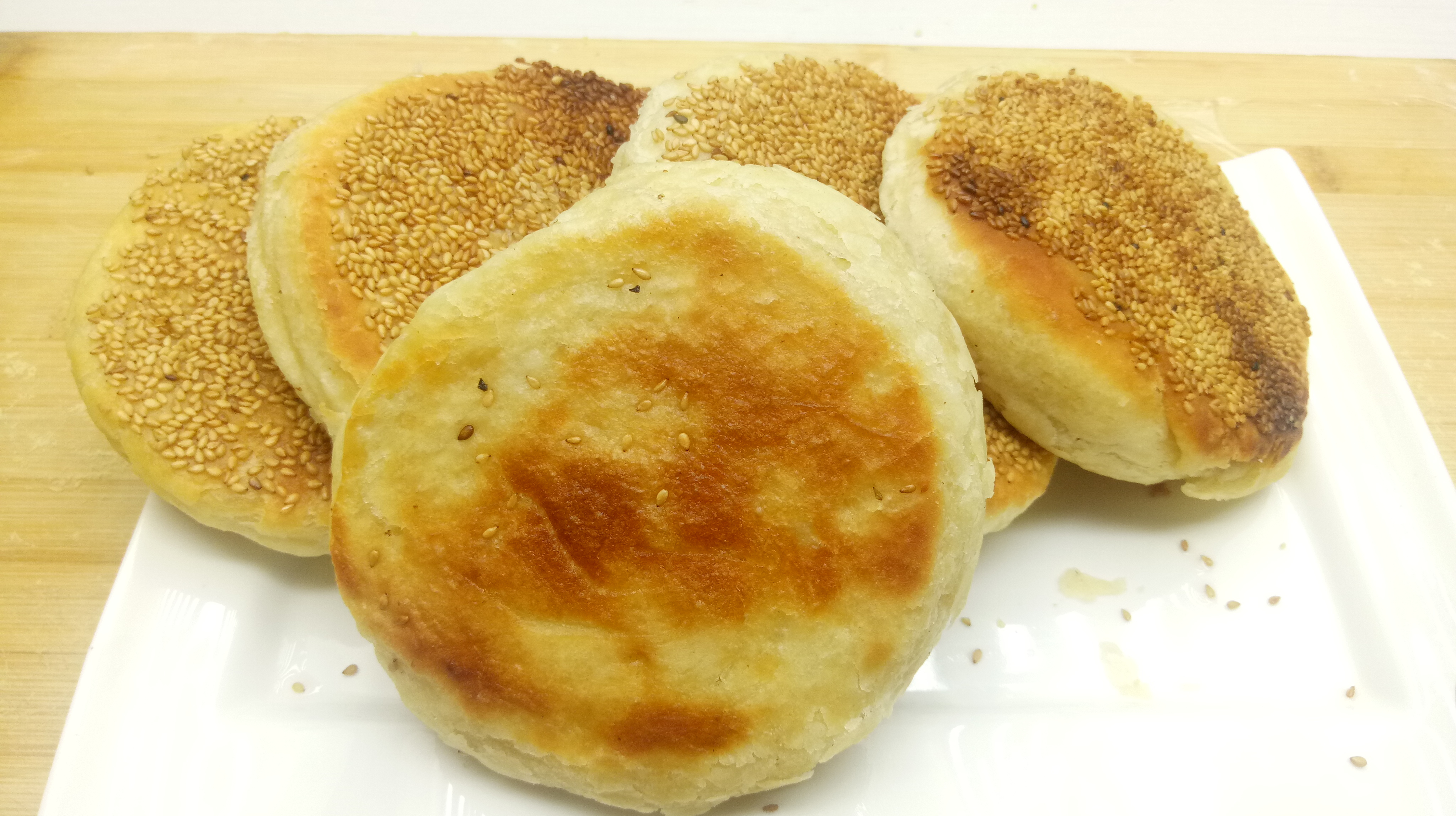 五香烧饼的家常做法,不用烤箱,配方告诉您,外酥里软,层次分明