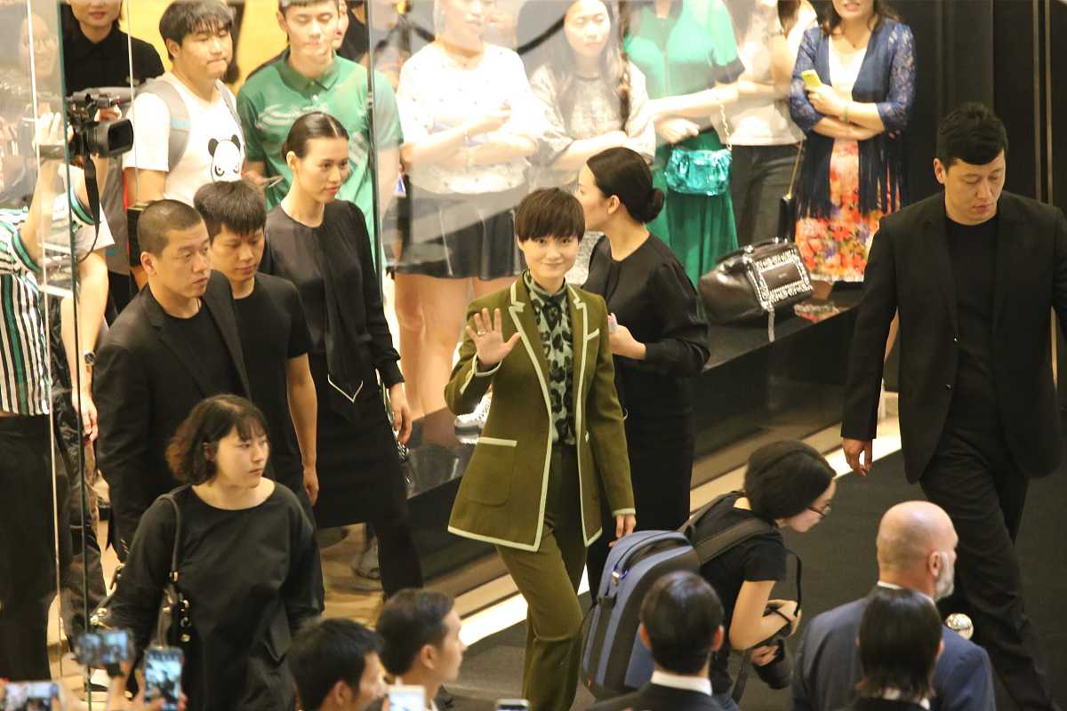 以贾樟柯对话李宇春：身处风暴和巅峰用时间回答为什么是李宇春为题写一篇原创率90以上的文章字数不少于1500个