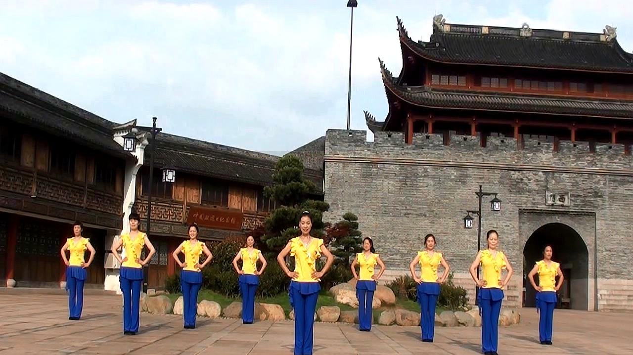 广场舞《跳到北京》欢快的旋律,欢快的舞蹈,时尚又好看!