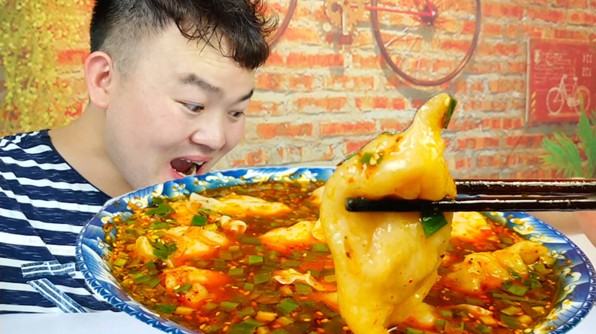 酸汤水饺家常做法,第一次吃番茄鸡蛋馅,味道还挺惊喜,过瘾