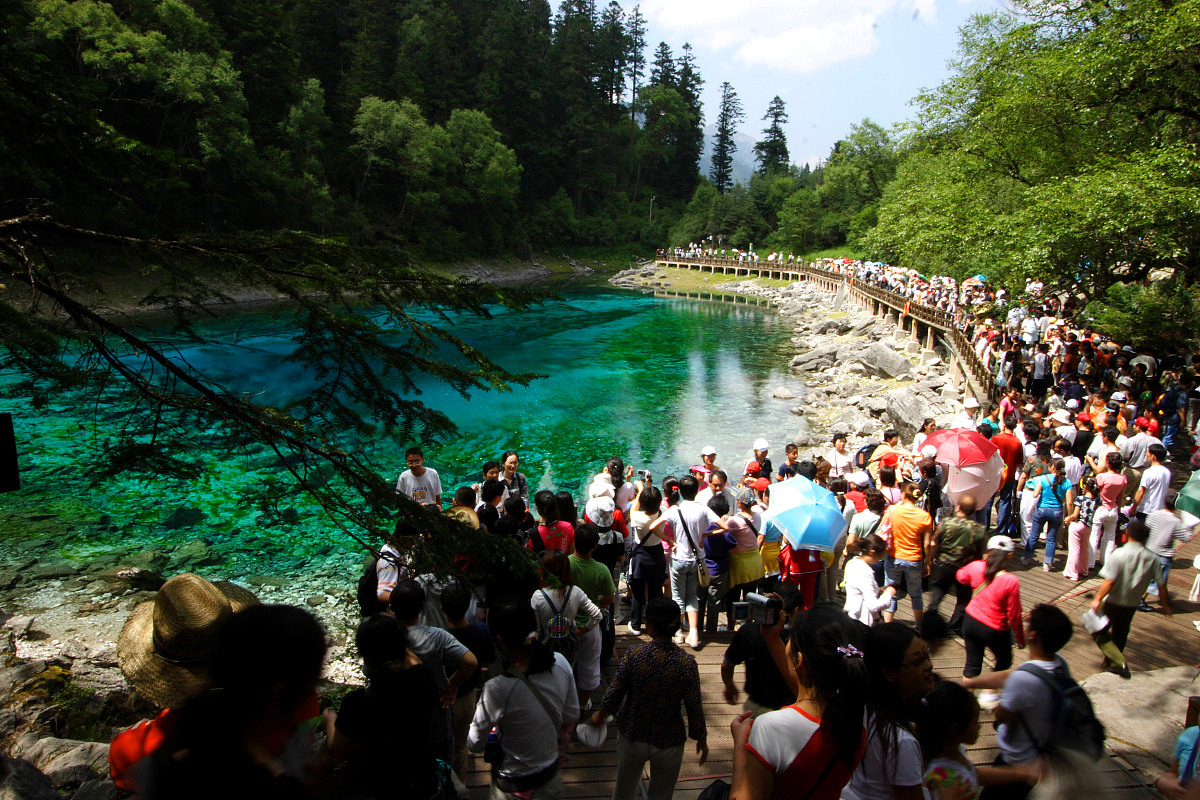 五一假期人少好评高的旅游地推荐：避开人潮，享受舒适旅程