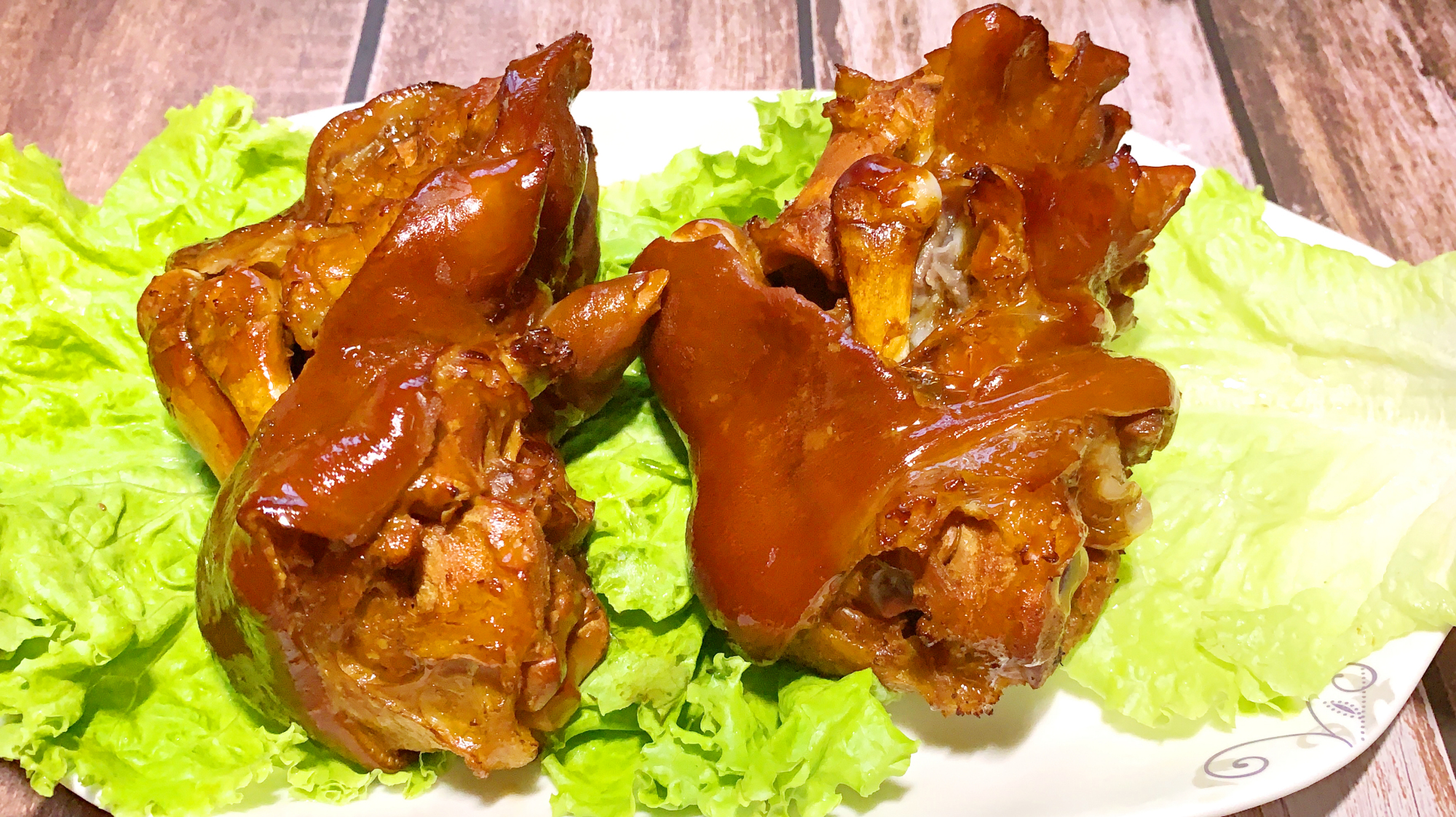 熏猪蹄,猪皮软嫩Q弹,满满的胶原蛋白,要想皮肤好,多吃猪蹄