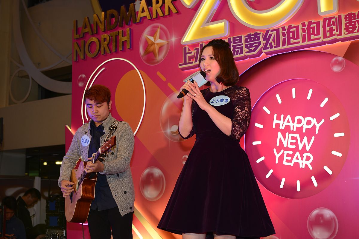2017年12月31日,香港,明星在上水广场出席新年倒数活动.