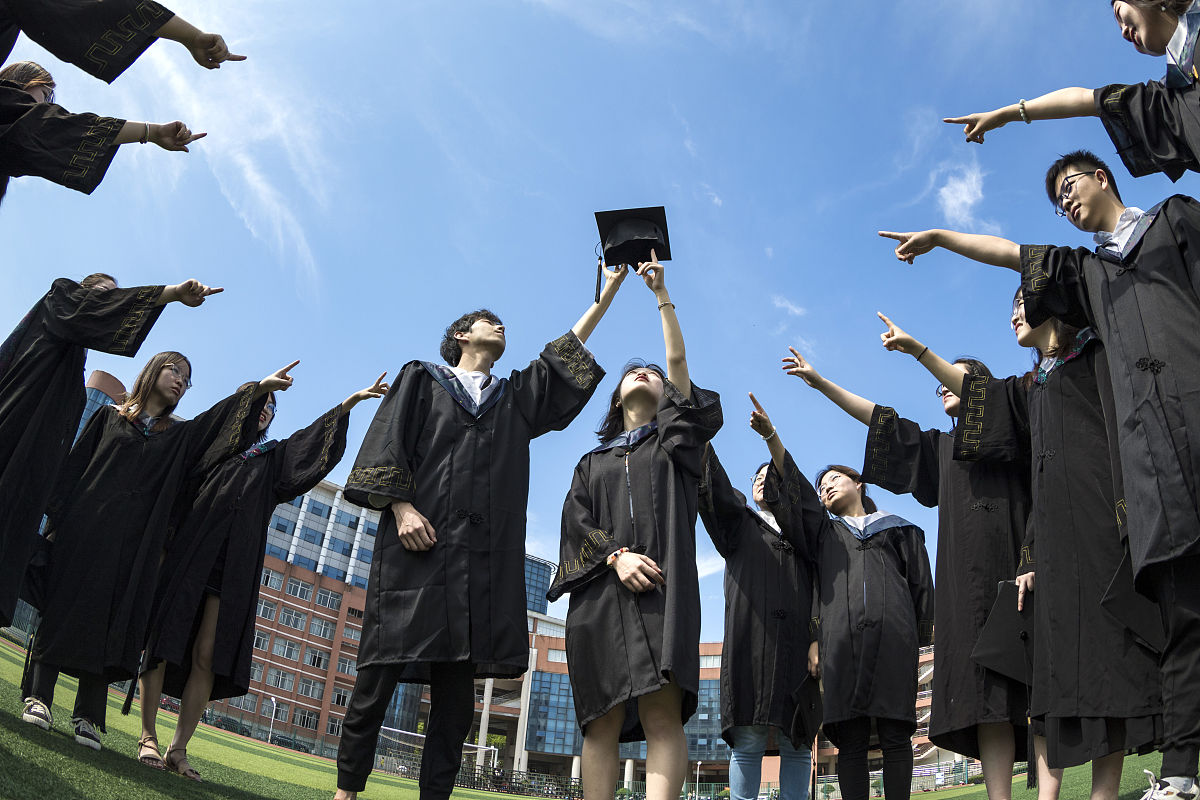 研究生留学VS博士留学：如何选择适合你的学位?