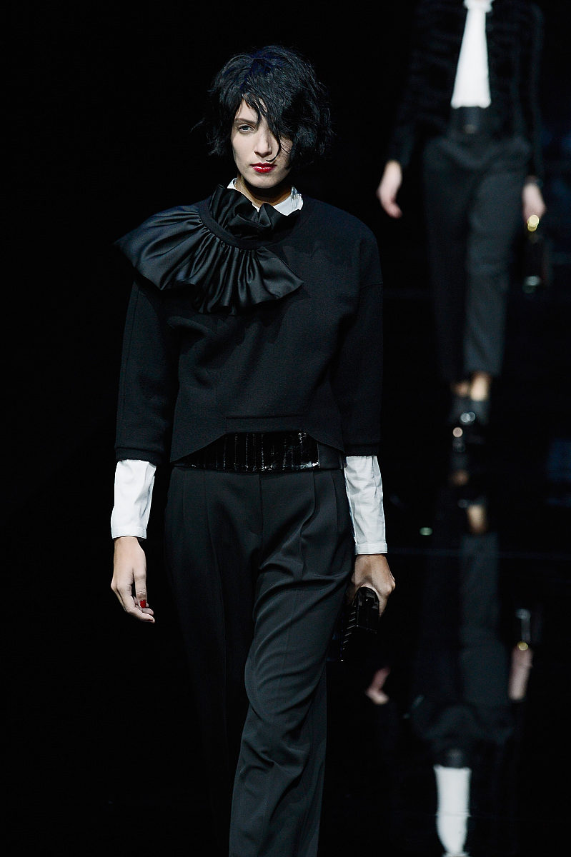 我最喜欢的设计师卡尔·拉格斐 2000字