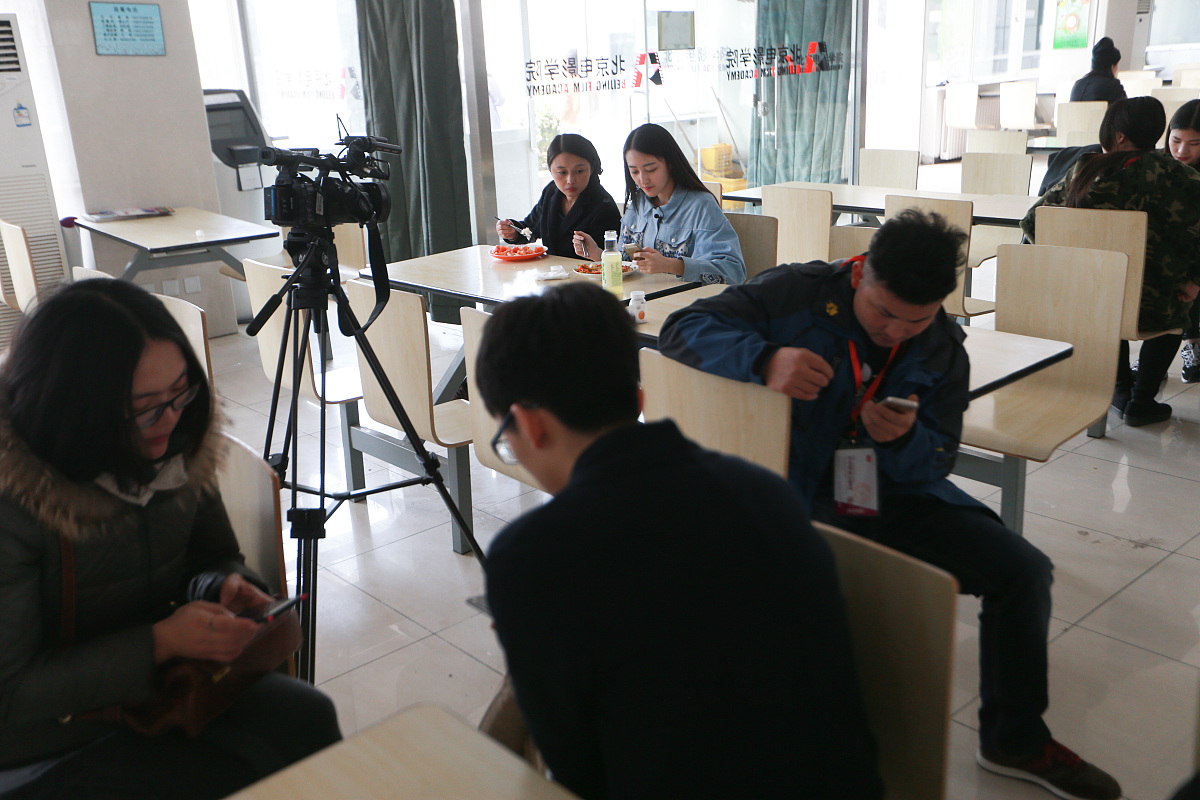 女生学编导就业前景怎么样 女生适不适合学编导