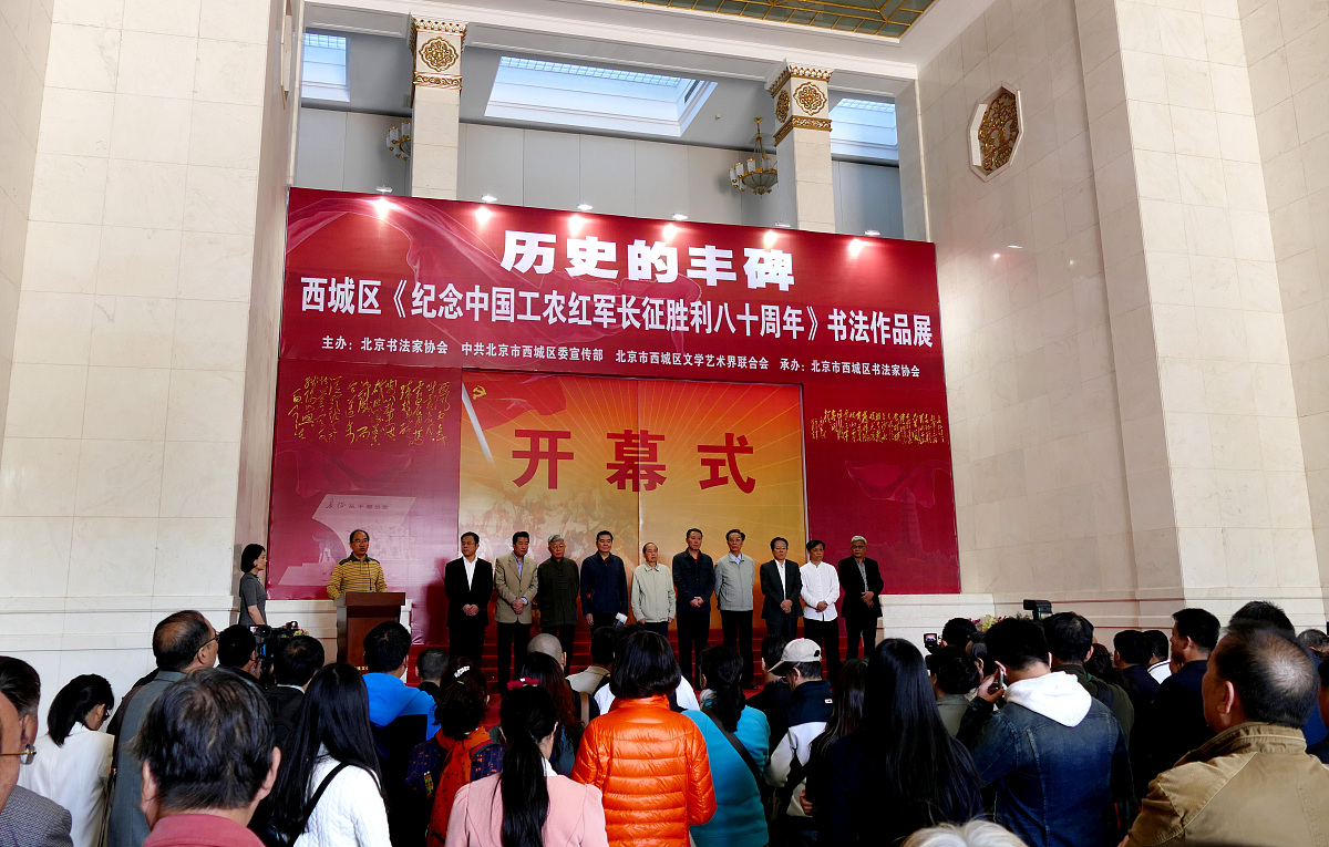 为论文企业管理工作中传承和弘扬延安精神的方法写一篇摘要写成一段话格式不少于300字。