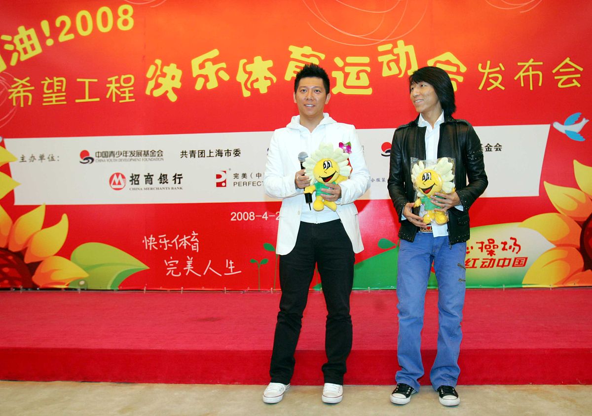 写一个4月份羽毛球团体比赛嘉宾致辞