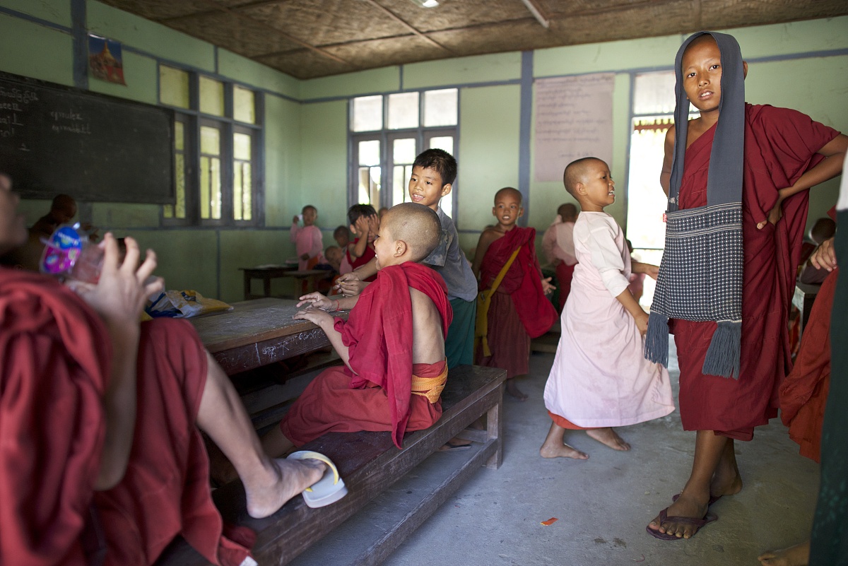 surrogacy law in nepal？我要中文回答