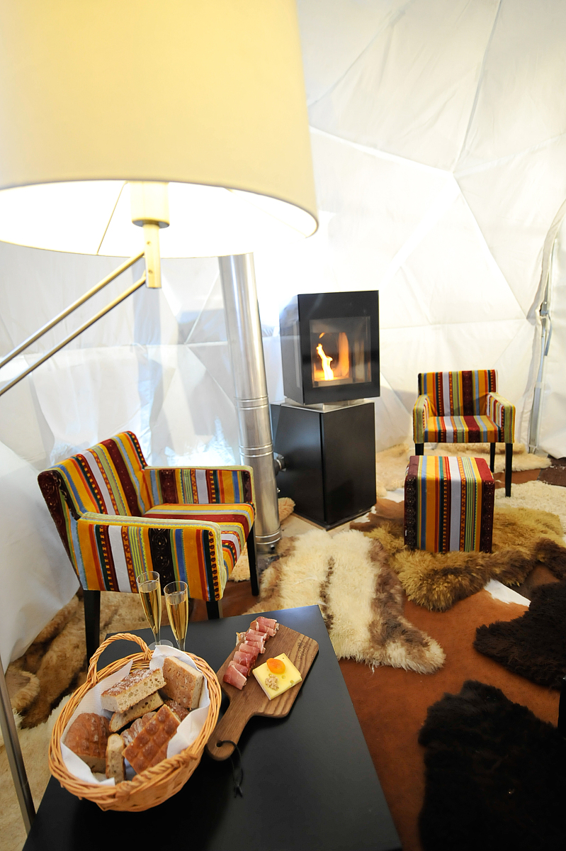 酒店"(iglu-dorf)完全就地取材由冰雪建成,被称为<strong>世界</strong>上最"冷"的酒店