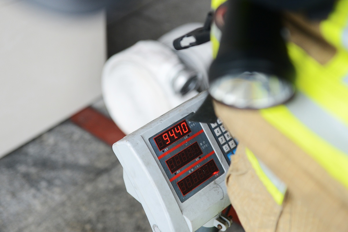 库珀测试的主要目的是根据运动比如跑步的持续时间和距离来计算出一个人的最大摄氧量VO2max这个值通常是用心率数据来计算的。在进行库珀测试时被测者通常需要佩戴心率监测器来记录他们的心率这样就能计算出他们的VO2max值。这段话是否正确 库珀测试的主要目的是根据运动比如跑步的持续时间和距离来计算出一个人的最大摄氧量VO2max这个值通常是用心率数据来计算的。在进行库珀测试时被测者通常需要佩戴心率监测器来记录他们的心率这样就能计算出他们的VO2max值。这段话是否正确