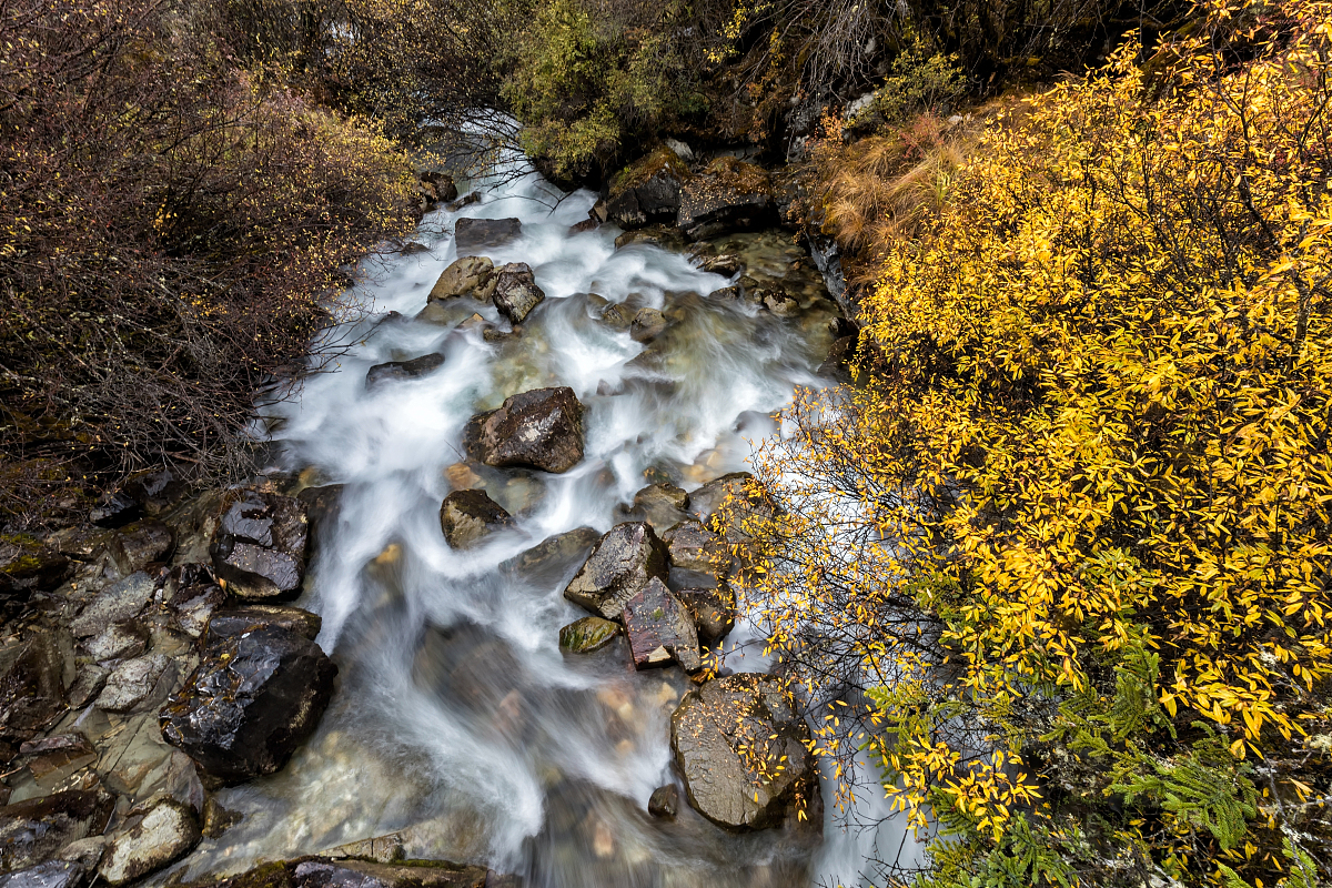 甘孜旅游助力脱贫攻坚