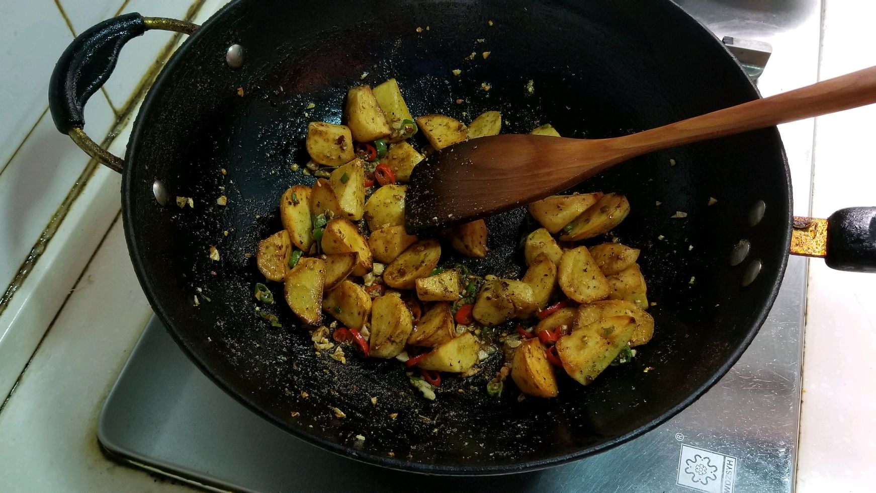 美味的土豆料理,这样做的土豆外焦里嫩,给肉都不换