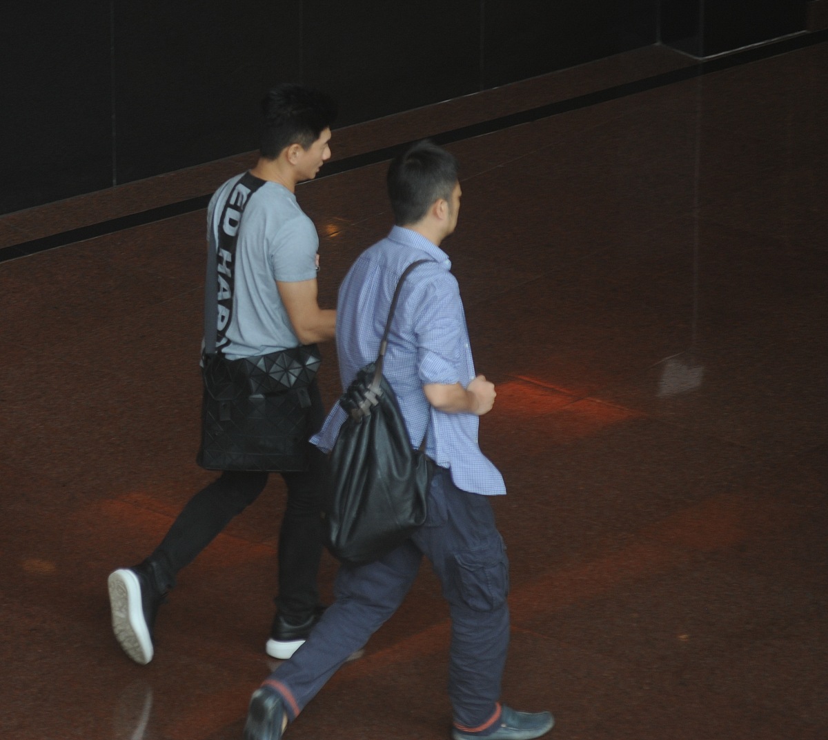 男朋友因为服刑分手我恨他描写恨他责怪他的句子多写几段