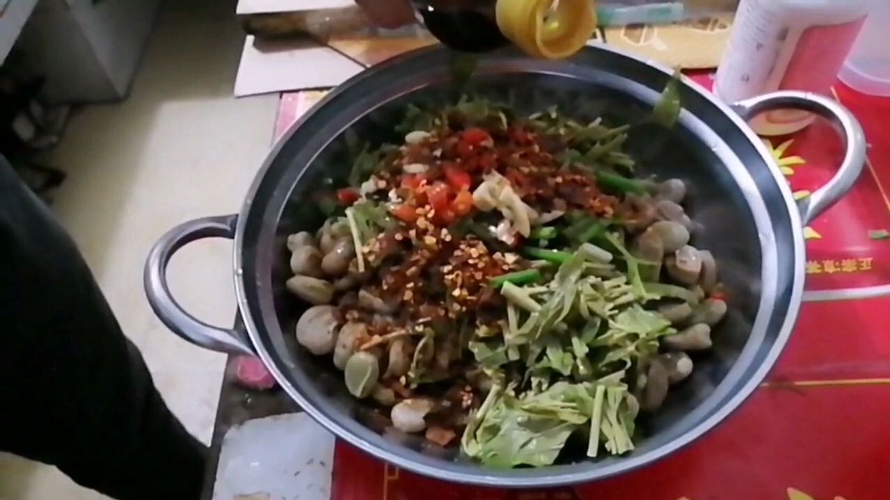 香椿芽的经典吃法,香椿拌胡豆,口齿留香,一场美味的邂逅