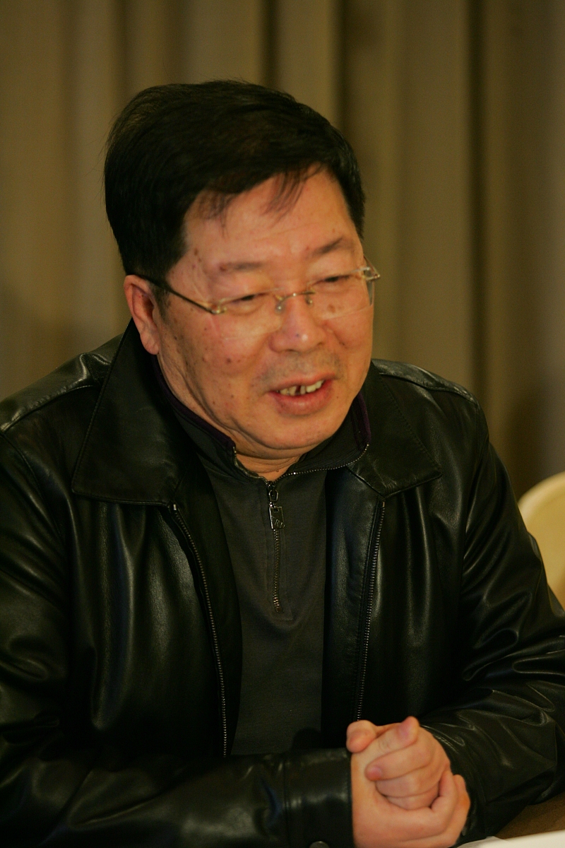 2010年4月8日,杭州,长篇电视连续剧《中国故事》(暂名)剧本研讨会.***