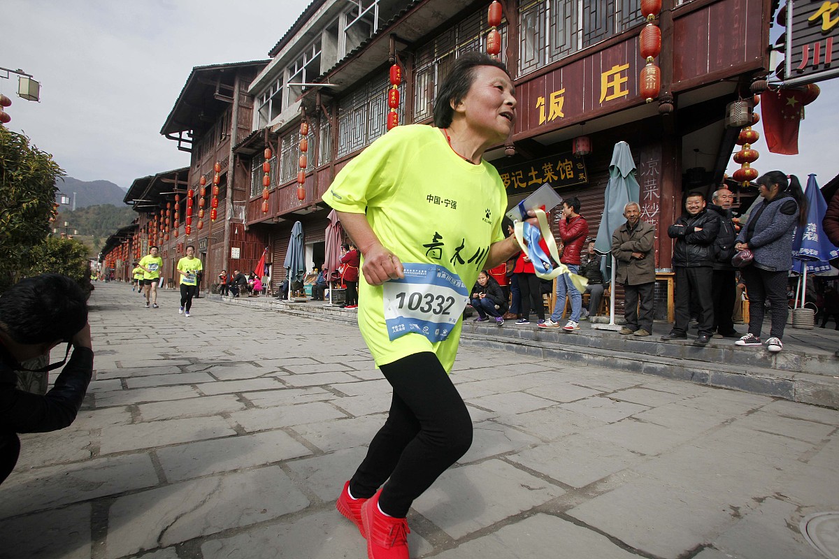 迷途的旅者：一首关于冒险与伤感的中文摇滚歌曲