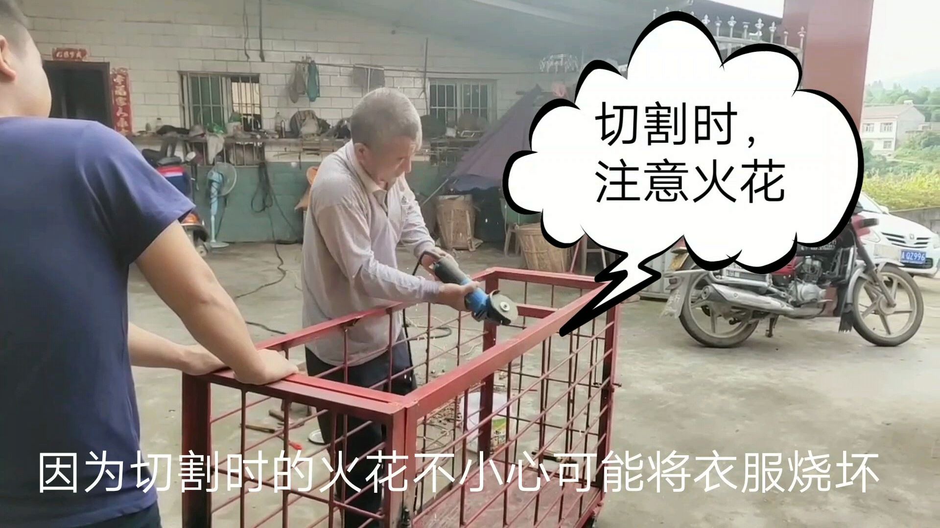 四川内江:自己动手改良猪笼子后,500斤的猪也实用!