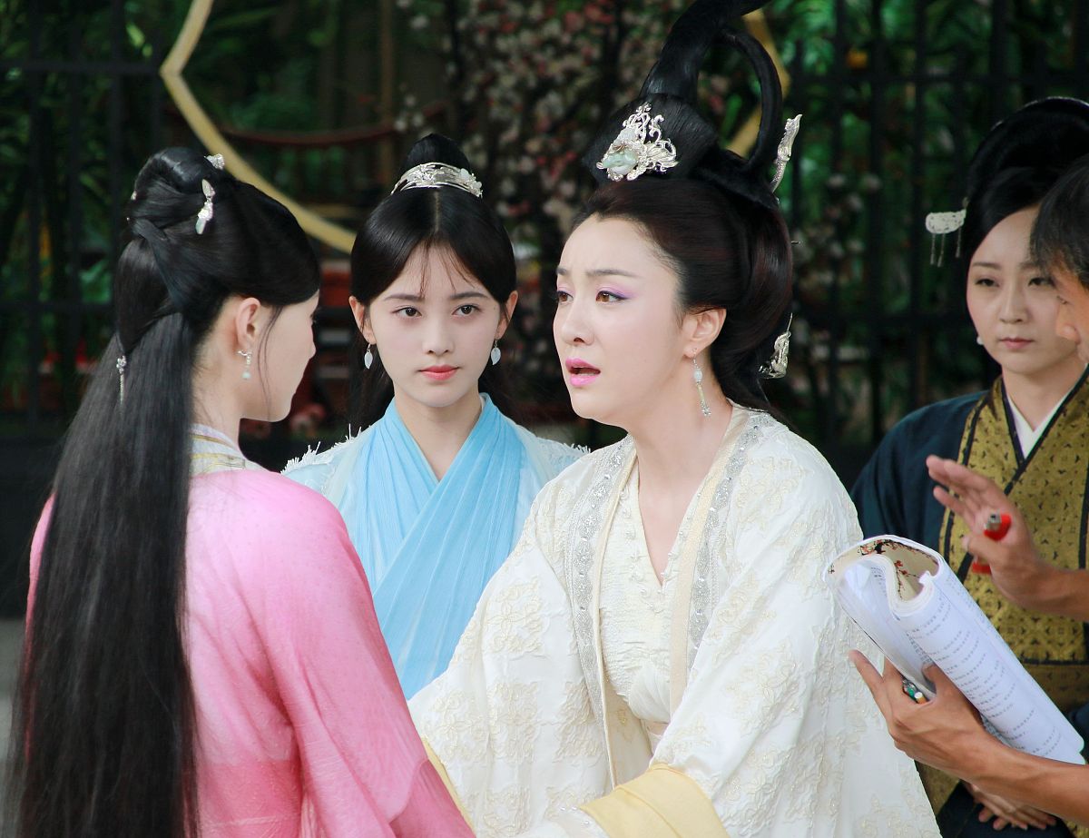 花琉璃轶闻：谁是女主最终归宿？揭秘多角恋情