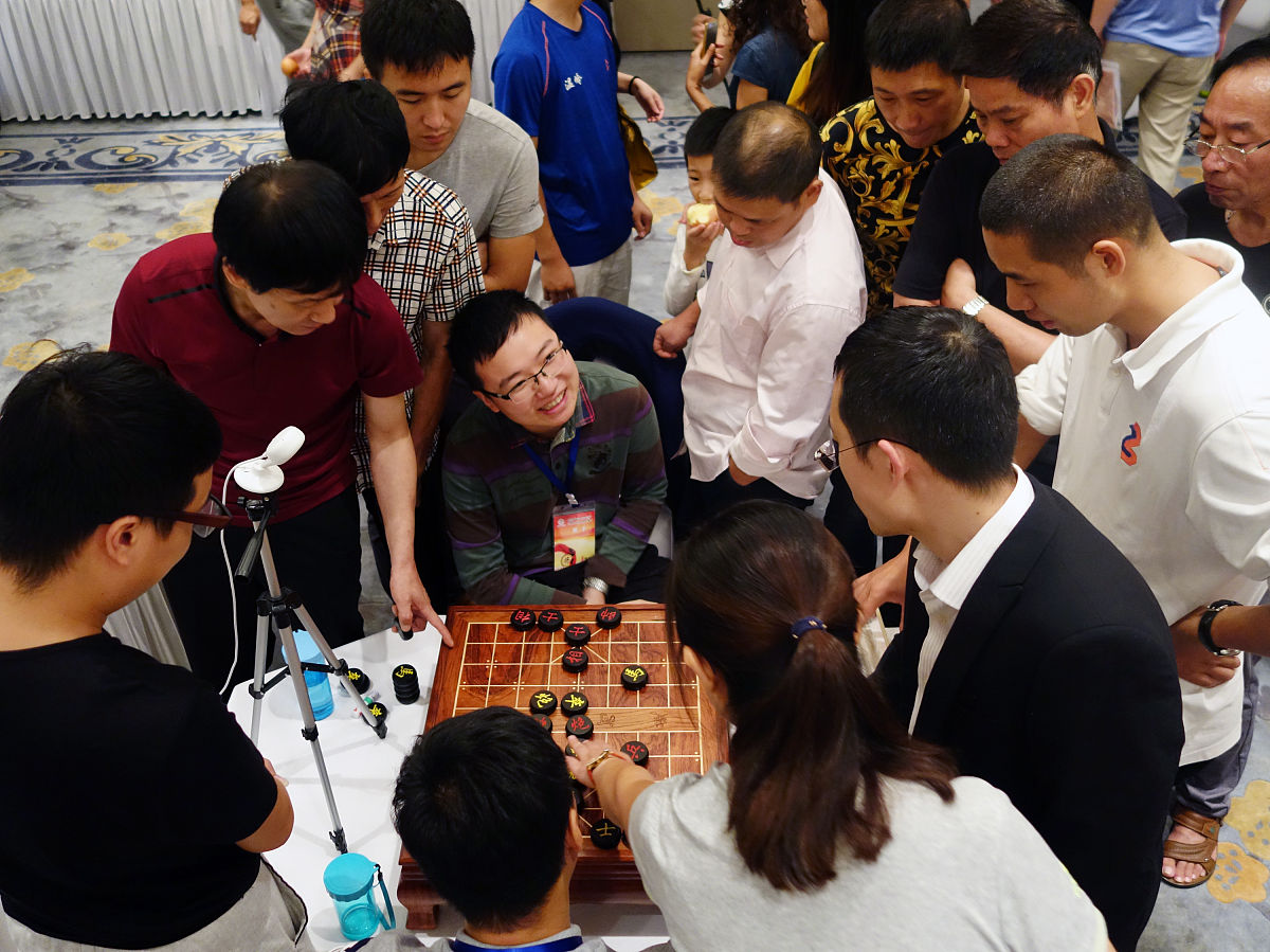 读书看节目玩棋盘游戏参观酒庄和尝试新的食物等