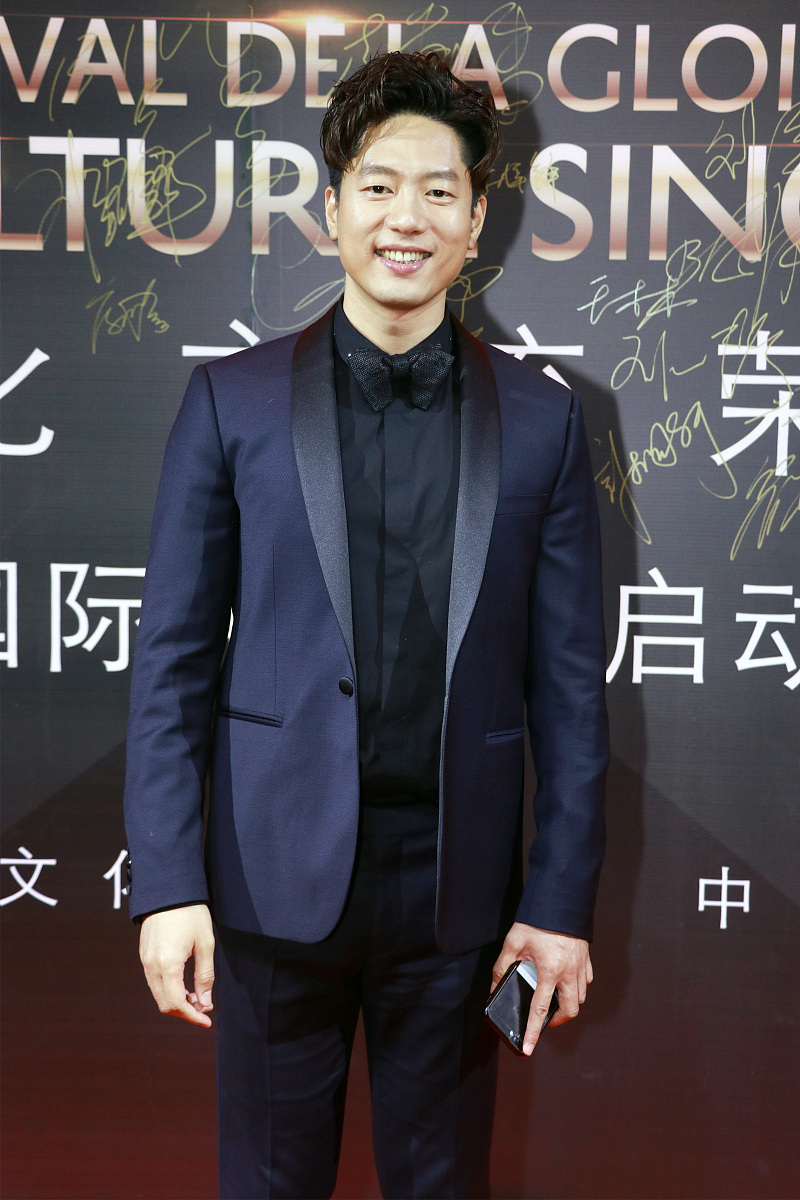 苗苗透视长裙中法电影节启动盛典 尚雯婕束腰风衣扮酷,任达华凌潇肃斗