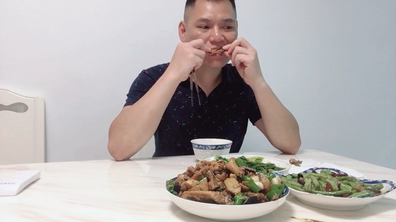 香菇炒鸡肉、家常菜最美味之一,老少皆宜,宴请宾客也是不错之选