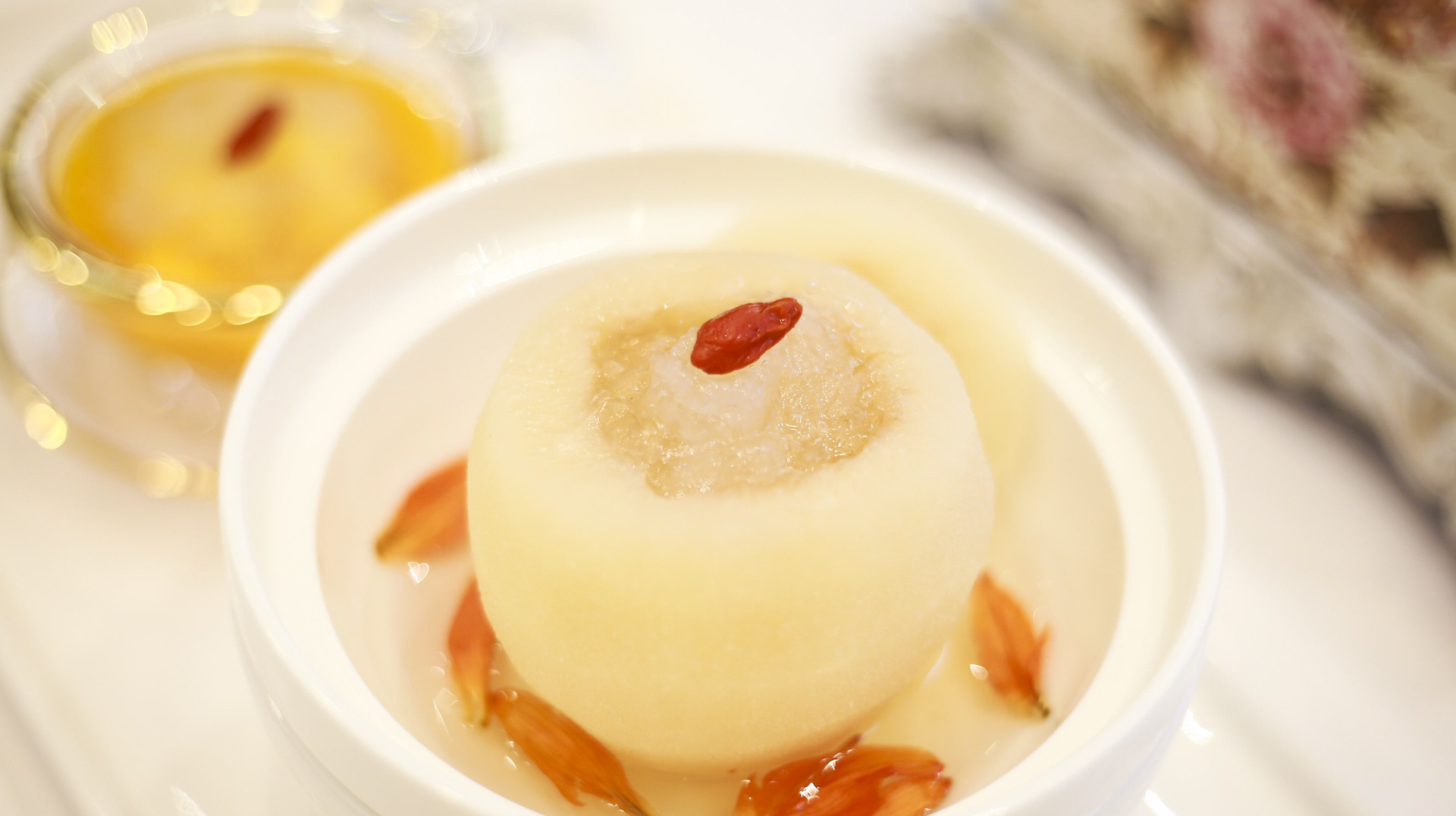 感冒咳嗽老不好,冰糖雪梨来帮你,润肺养颜又养生