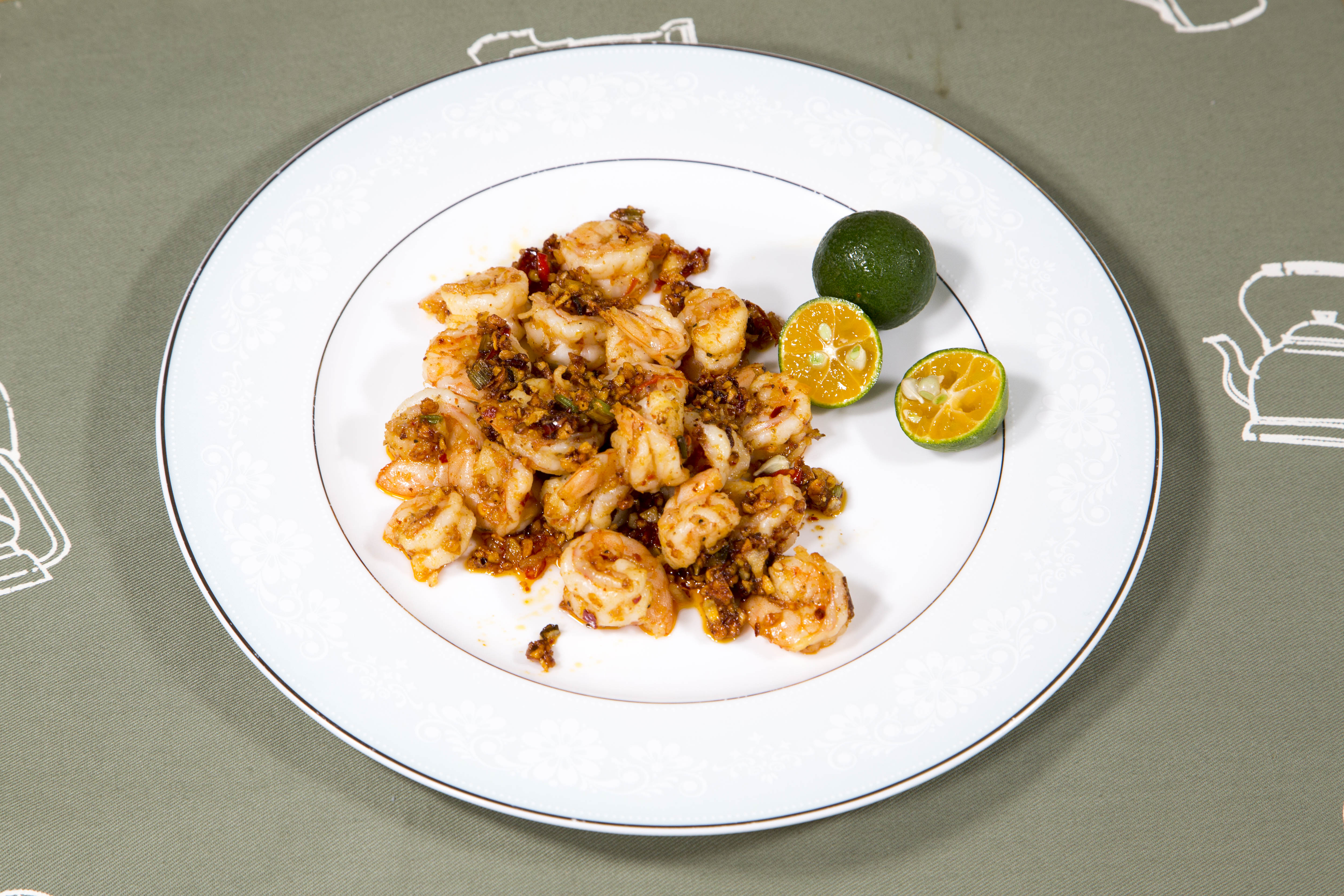 特殊的蒜香虾做法,不用粉丝不用蒸3分钟就能解决,吃起来鲜香嫩