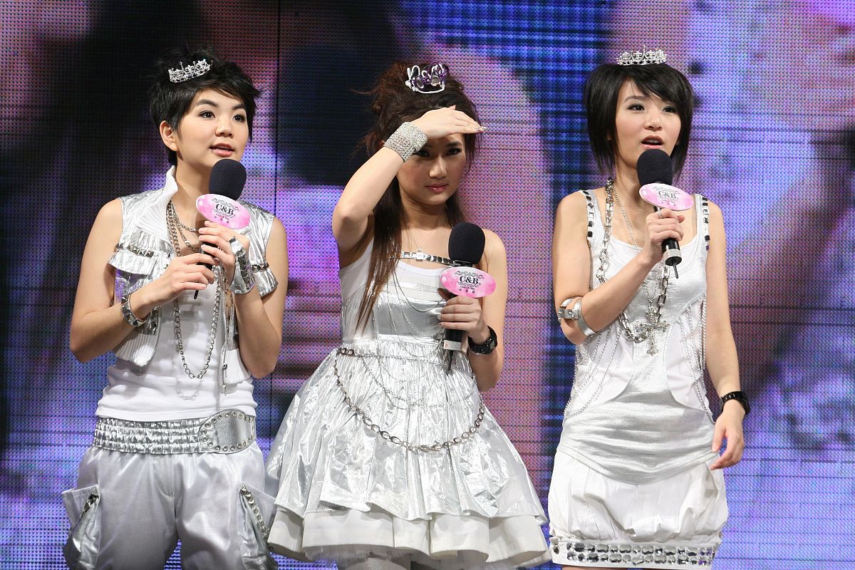 2007年 10月 14日 , 北京 , she 代言 某 化妆品 .+++_+++she