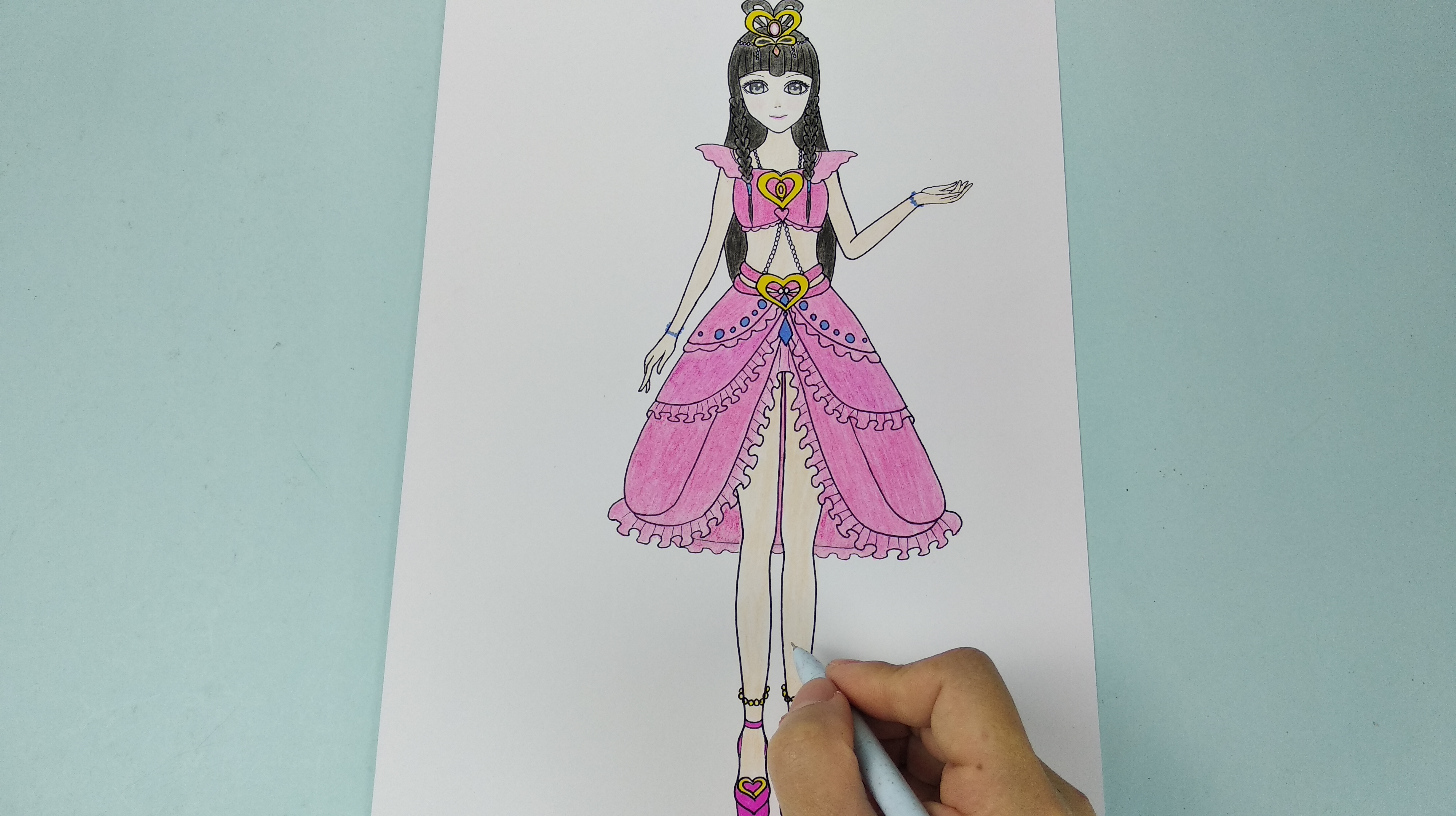 手绘精灵梦叶罗丽穿舞衣的王默简笔画