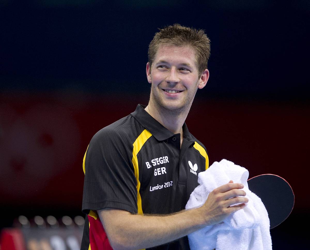 Excel表格快速填充：第2-18行写A，第19-21行写B