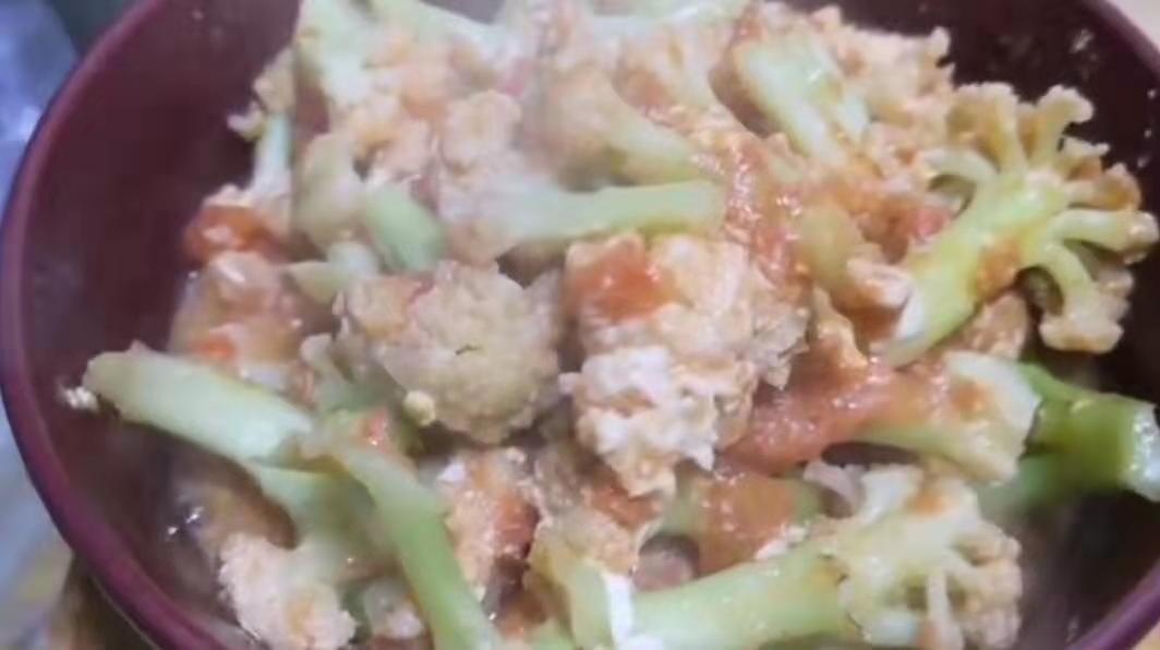 营养丰富的西红柿炒菜花