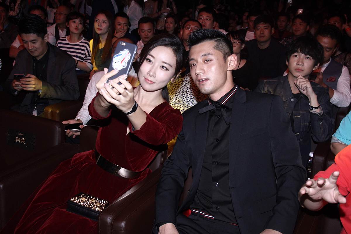 张继科赌博风波及与景甜私密照曝光：职业生涯或受重创