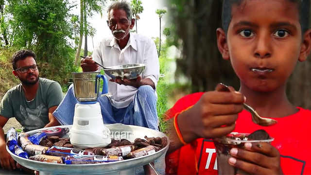 印度爷爷为许多的孤儿们做奥利奥奶昔!真材实料超级用心～