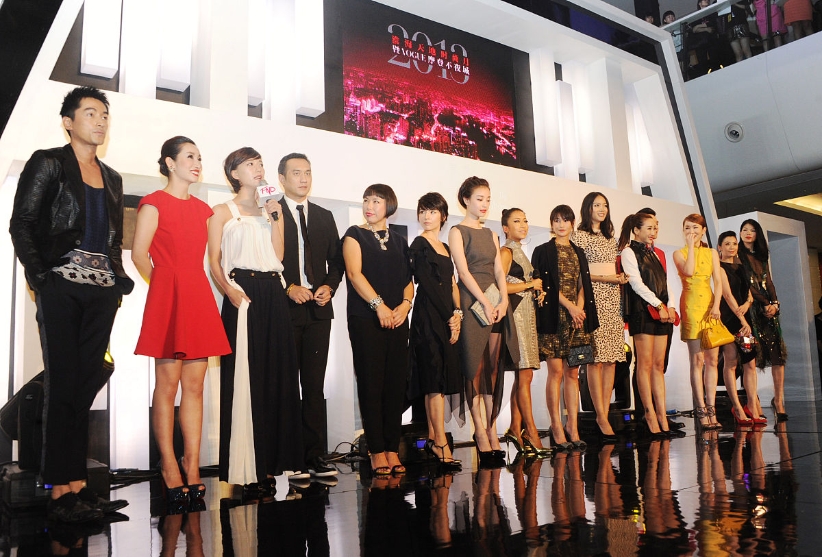 策划兰蔻品牌传播自选一个品牌策划一个事件传播的方案？要求：1事件传播的方式2方案具体内容3策划的理由的方案？