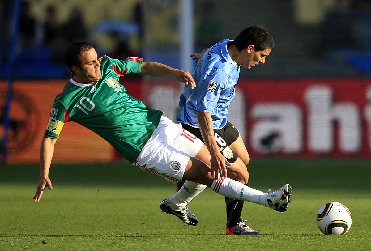 2010年6月22日,南非勒斯腾堡,2010世界杯a组末轮,墨西哥vs乌拉圭.***_
