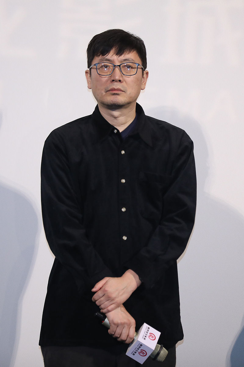 2019年12月15日,北京,明星现身电影《南方车站的聚会》路演.导演刁亦