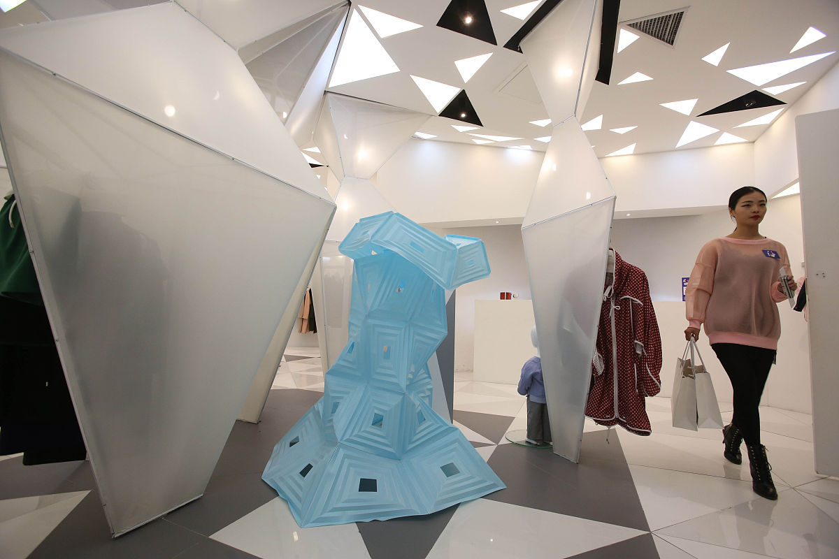 服装展示设计中的人体工程学视觉要素应用