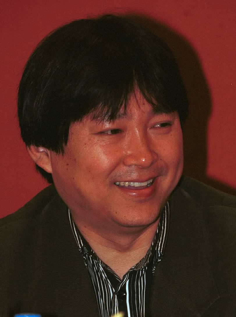 因执导《押解的故事》而获第21届中国电影金鸡奖最佳导演奖的霍建起++
