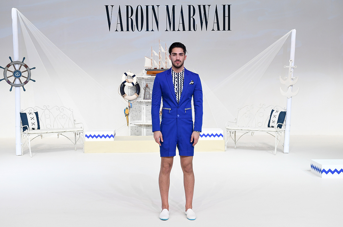 当地时间2016年10月23日,迪拜,2017春夏迪拜时装周:varoin marwah 品