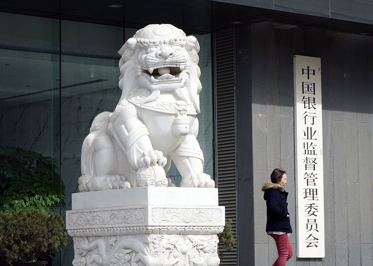 写五个任何个股或板块的任何时间段结合自己所了解的股票和板块变化情况刚学过的各种K线组合形态包括K线单独形态进行验证或者分析其走势。