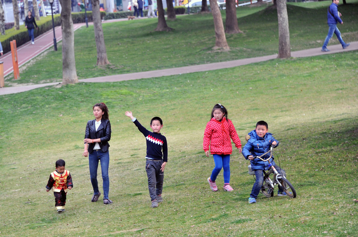 假设你现在是一名幼儿园老师目前正在策划一场外出活动地点在公园